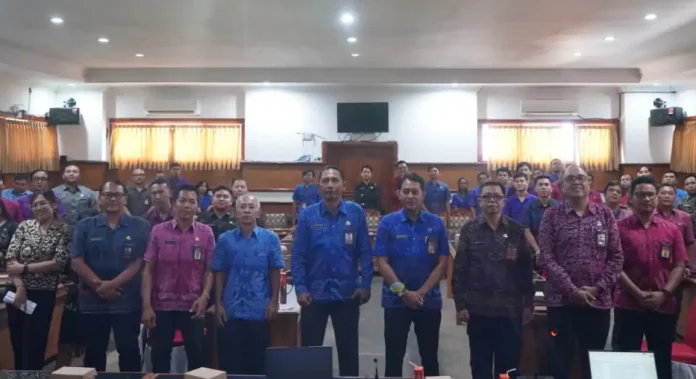 Kepala Dinas Kominfosanti Buleleng, Made Suharta memberikan apresiasi kinerja TW I 2026 sekaligus meminta percepatan penerapan arsip SPJ digital guna memperkuat tertib administrasi dan peningkatan kinerja perangkat daerah.