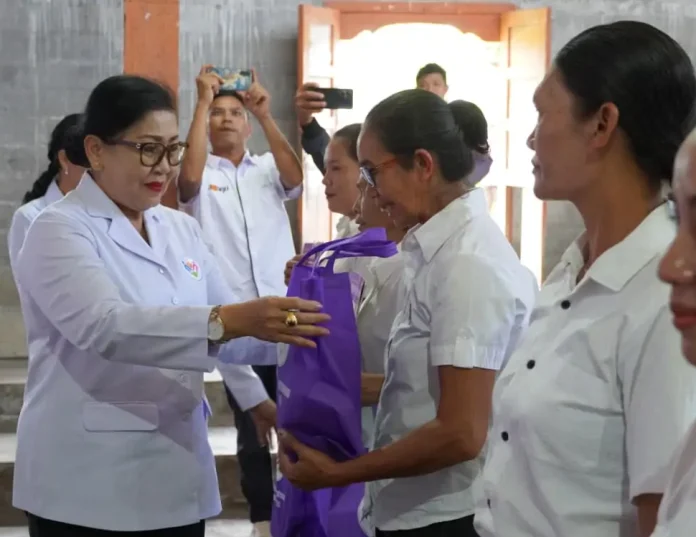 Tim Pembina Posyandu Provinsi Bali melaksanakan kegiatan sosial Membina dan Berbagi di Kabupaten Bangli dengan menyasar dua desa, yakni Desa Bangbang dan Desa Abangsongan, Rabu (22/4/2026).