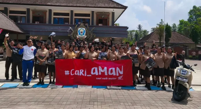 Edukasi keselamatan berkendara terus diperkuat di kalangan pelajar melalui kegiatan yang digelar Astra Motor Bali di SMAN 1 Gianyar