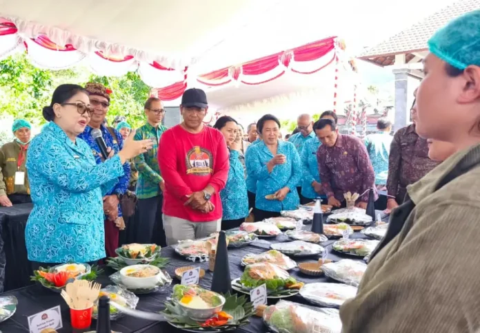 Ketua Tim Penggerak PKK Kabupaten Bangli, Sariasih Sedana Arta, mendampingi langsung kegiatan aksi sosial “Bergerak dan Berbagi”.