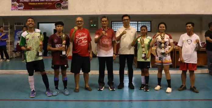 Wakil Bupati Buleleng, Gede Supriatna, membuka Hockey Cup I 2026 di GOR FOK Undiksha dan berharap ajang ini melahirkan atlet potensial yang mampu berprestasi hingga tingkat nasional.