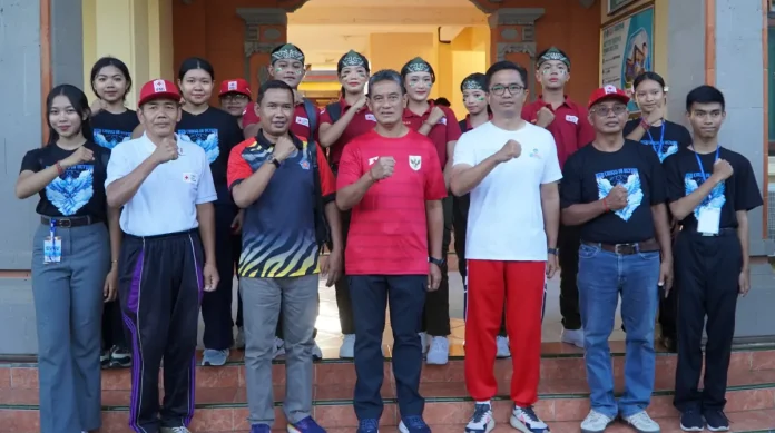 Wakil Bupati Buleleng, Gede Supriatna, membuka kegiatan RCA PMI di Unipas Singaraja dan menekankan pentingnya edukasi kemanusiaan untuk menumbuhkan empati serta kepedulian sosial di kalangan pelajar.