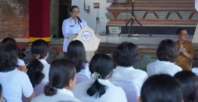 Ketua Tim Pembina Posyandu Provinsi Bali Putri Koster mendorong kader Posyandu di wilayah Kota Denpasar untuk memperkuat kolaborasi lintas sektor dalam pelayanan kepada masyarakat.