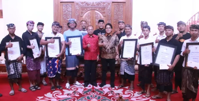 Pemerintah Provinsi Bali kembali menunjukkan dukungannya terhadap kreativitas generasi muda melalui penyerahan penghargaan kepada pemenang Ogoh-Ogoh Terfavorit Tahun Baru Saka 1948.
