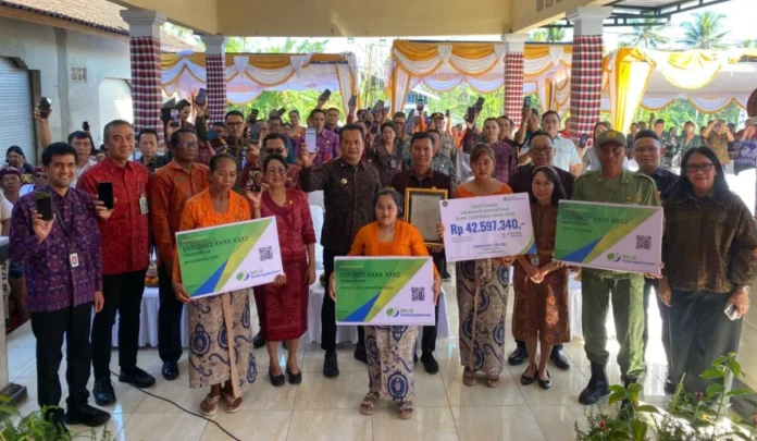 Transformasi layanan publik berbasis digital mulai diterapkan di tingkat banjar melalui inovasi Banjar Smart Hub (BSH) yang diluncurkan di Banjar Warnasari Kelod, Desa Warnasari, Kecamatan Melaya.