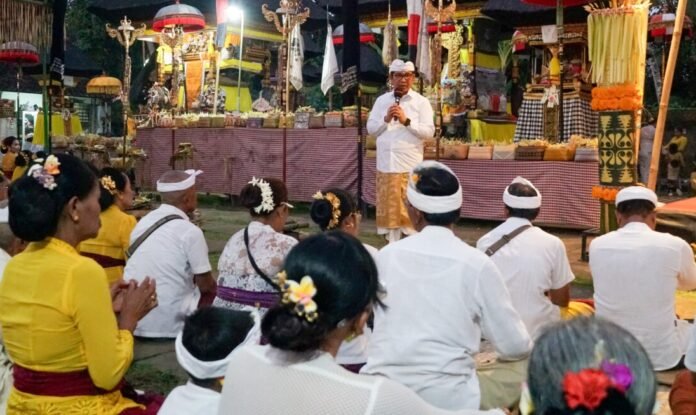 Bupati Wayan Adi Arnawa hadiri puncak upacara Piodalan di Pura Dalem Puri, Desa Bongkasa, Kecamatan Abiansemal, Badung, Kamis (18/6/2026).
