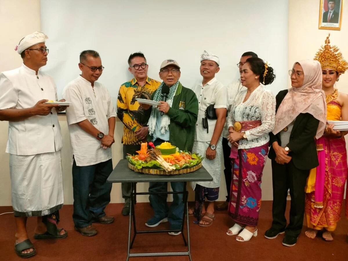 Potong tumpeng acara peresmian kantor cabang PT Garuda Mas Anugerah (GMA) yang berlokasi di Jalan Suli No.27 Denpasar, Bali pada Minggu (31/5/2026).