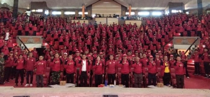 Pemkab Buleleng resmi melepas 1.275 kontingen Porjar Bali 2026 di Denpasar dengan target 134 medali emas serta mempertahankan posisi tiga besar melalui perjuangan maksimal para atlet pelajar di berbagai cabang olahraga.