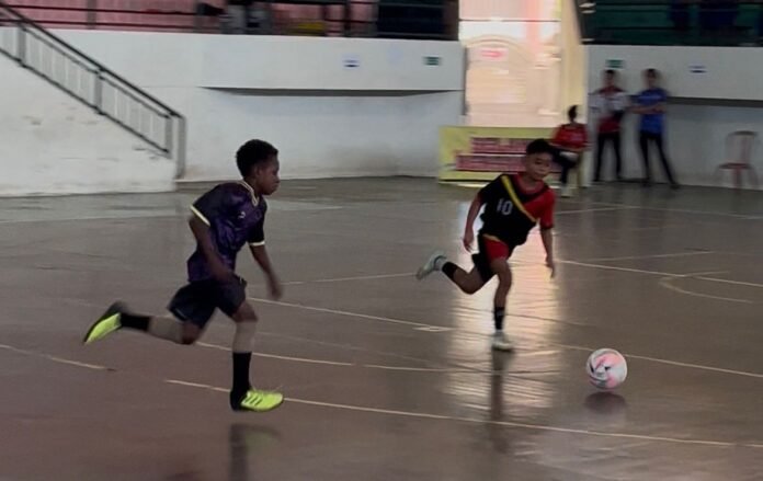 Bupati Jembrana I Made Kembang Hartawan membuka Turnamen Futsal SD se-Jembrana yang menjadi ajang pembinaan dan pengembangan bakat olahraga siswa sejak usia sekolah dasar.