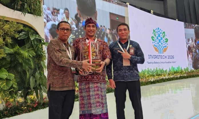 Melalui program restorasi terumbu karang berbasis teknologi Biorock yang dikembangkan di Desa Pemuteran, Buleleng berhasil meraih penghargaan Kalpataru