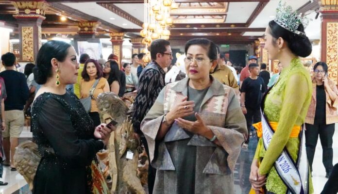 Dorong Ekonomi Kreatif, Putri Koster dan Istri Wamen Tinjau Produk UMKM Bali