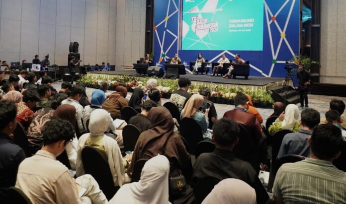 Suasana Roadshow 17th SATU Indonesia Awards 2026 di Makassar, Sulawesi Selatan, Rabu (24/6). Mengusung tema “Terhubung dalam Aksi”, kegiatan ini diikuti lebih dari 500 peserta dari kalangan pelajar, mahasiswa, komunitas, pegiat sosial, dan wirausahawan muda untuk berbagi inspirasi, memperluas jejaring, serta memperkuat kolaborasi dalam menciptakan dampak positif bagi masyarakat.
