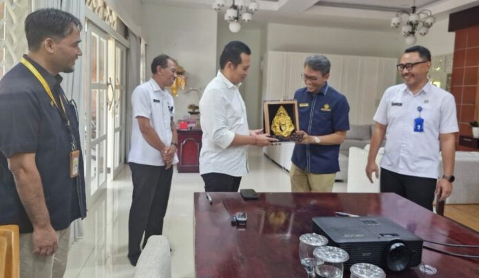 Pemerintah Kabupaten Jembrana bersama Kantor Wilayah Direktorat Jenderal Pajak (Kanwil DJP) Bali resmi membentuk Tim Bersama Optimalisasi Penerimaan Pajak Pusat dan Pajak Daerah, Rabu (24/6/2026).