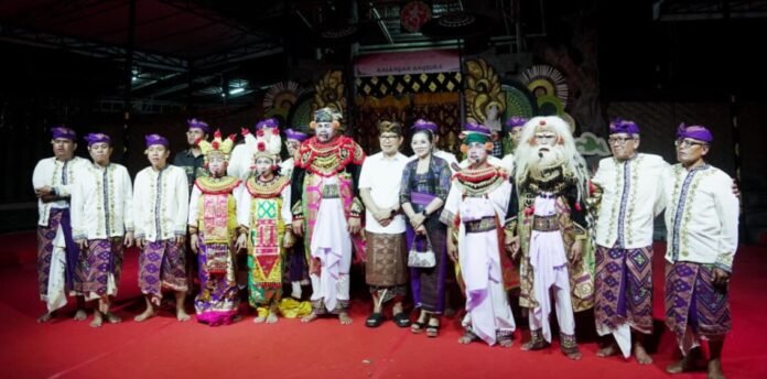 Pentas Arja Negak yang dibawakan Persatuan Tuna Netra Indonesia (Pertuni) Kabupaten Badung berhasil menyita perhatian penonton dalam ajang Pesta Kesenian Bali (PKB) XLVIII Tahun 2026.