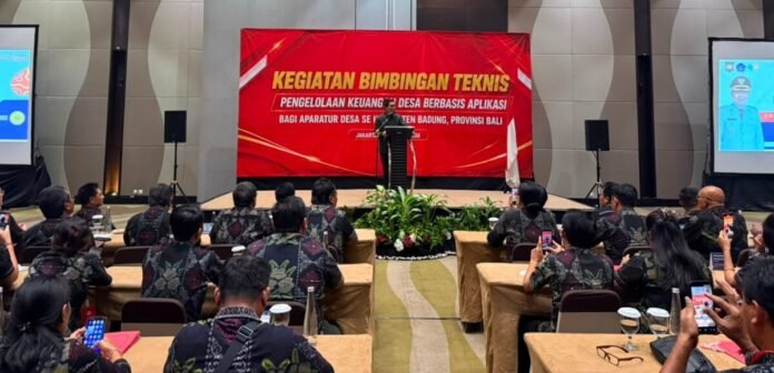 Bupati Adi Arnawa menutup sekaligus memberikan arahan saat kegiatan Bimtek Pengelolaan Keuangan Desa Berbasis Aplikasi bagi Aparatur Desa se-Kabupaten Badung di Ballroom Hotel Santika, Jalan Hayam Wuruk, Jakarta, Jumat (17/7).