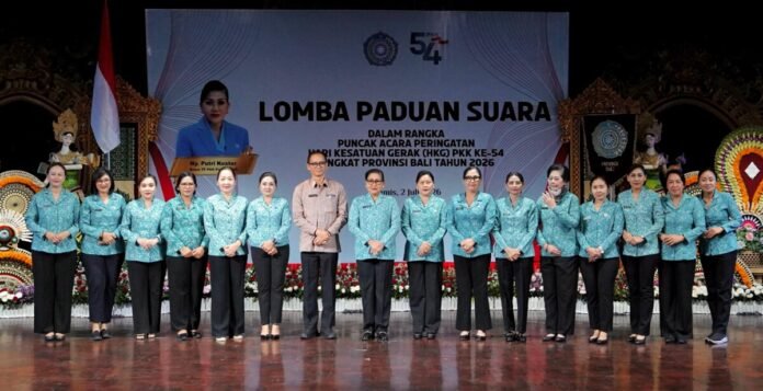 Ketua TP. PKK Kabupaten Badung, Nyonya Rasniathi Adi Arnawa didampingi Sekretaris I, Nyonya Yunita Alit Sucipta hadir menyaksikan perwakilan Kabupaten Badung dalam Lomba Paduan Suara di Gedung Ksirarnawa Art Centre, Kamis (2/7).