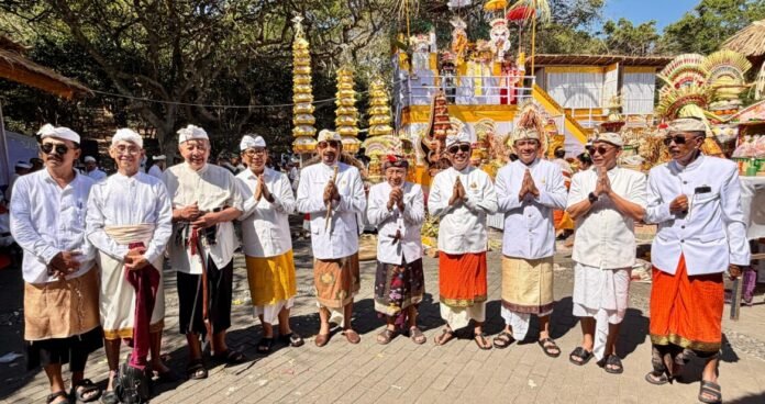 Pemerintah Kabupaten Badung kembali menunjukkan komitmennya dalam mendukung pelestarian adat, agama, dan budaya Bali melalui kehadiran Bupati Badung I Wayan Adi Arnawa bersama Wakil Bupati Bagus Alit Sucipta pada pelaksanaan Upacara Tawur Balik Sumpah Agung (Catur Niri) di Nista Mandala Pura Luhur Uluwatu, Desa Adat Pecatu, Jumat (3/7/2026).