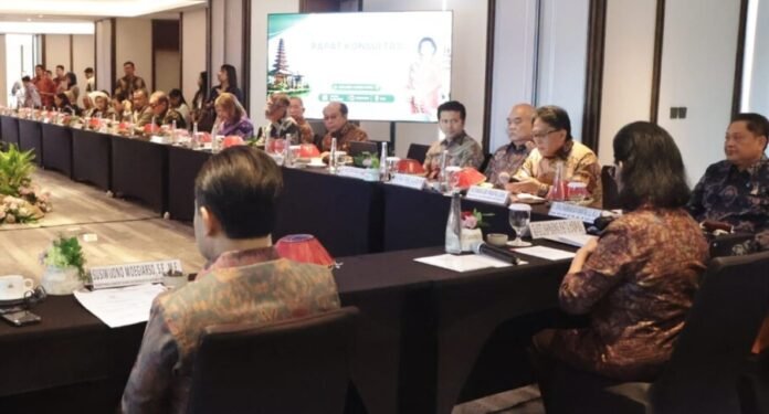 Wakil Gubernur Bali, Nyoman Giri Prasta, saat menghadiri Rapat Konsultasi bersama Wakil Ketua DPD RI Bidang Otonomi Daerah, Politik, dan Hukum, anggota DPD RI, serta Menteri Koordinator Bidang Perekonomian di The Meru Sanur, Kamis (2/7/2026).