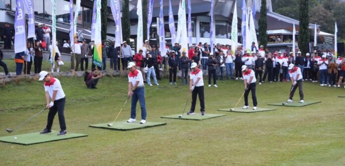Olahraga dan aksi kemanusiaan berpadu dalam Bupati Buleleng Golf Tournament and Charity 2026. Sebanyak 128 pegolf turun berkompetisi di Lapangan Handara Golf Resort, Desa Pancasari, Sabtu (11/7/2026), dalam turnamen yang juga membawa misi sosial bagi masyarakat.