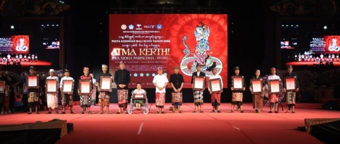 Gubernur Bali Wayan Koster menganugerahkan Penghargaan Adi Sewaka Nugraha kepada 12 seniman, budayawan, dan pengabdi seni sebagai bentuk apresiasi atas dedikasi dalam melestarikan budaya Bali.