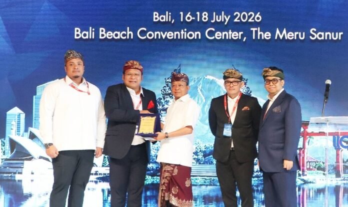 Gubernur Bali Wayan Koster menegaskan bahwa penguatan kepastian hukum menjadi faktor penting dalam menciptakan iklim investasi yang sehat sekaligus mendukung pembangunan Bali yang berkelanjutan.