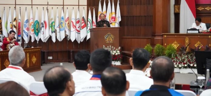 Gubernur Bali Wayan Koster saat membuka Rapat Kerja Provinsi (Rakerprov) KONI Bali Tahun 2026 di Gedung Wiswa Sabha Utama, Selasa (21/7/2026).