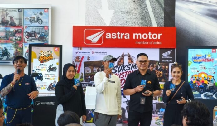 Astra Motor Bali bersama FIFASTRA menggelar Suksma Customer Day sebagai ajang apresiasi bagi pelanggan sekaligus mendekatkan berbagai layanan kepada masyarakat. Kegiatan yang berlangsung di Astra Motor Teuku Umar, Denpasar, Sabtu (25/7/2026), dikemas dengan beragam aktivitas, mulai dari promo pembelian sepeda motor hingga layanan publik.
