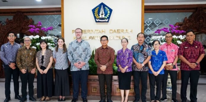 Pembahasan peluang kerja sama berlangsung saat Bupati Badung I Wayan Adi Arnawa menerima kunjungan delegasi Kedutaan Besar Inggris di Ruang Kriya Gosana I, Puspem Badung, Jumat (21/8/2026).