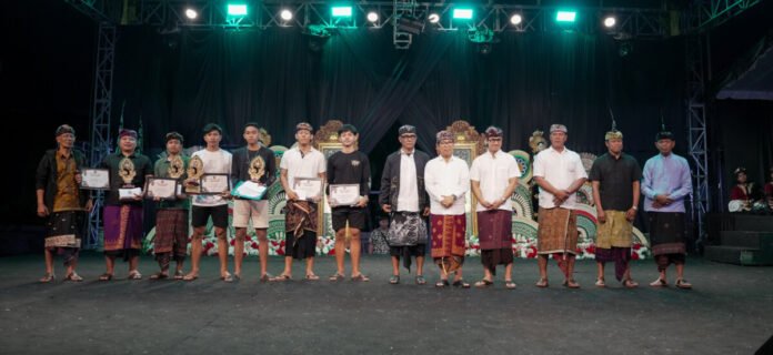 Bupati Adi Arnawa saat hadiri Porsenides Desa Canggu 2026 di Lapangan Desa Canggu, Kecamatan Kuta Utara, Sabtu (22/8).