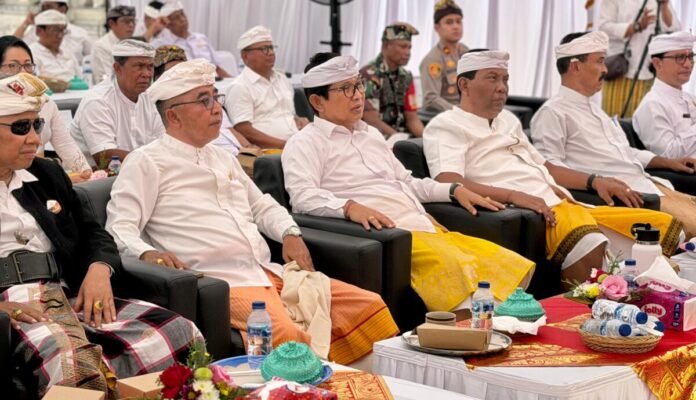 Kepengurusan Desa Adat Pecatu untuk periode 2026-2031 resmi dikukuhkan melalui Upacara Pamikukuh miwah Pajaya-jayaan Prajuru Desa Adat Pecatu, Kamis (27/8/2026).