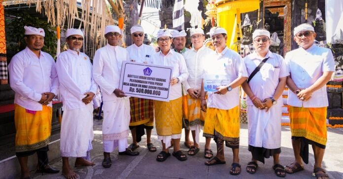 Komitmen Pemerintah Kabupaten Badung dalam menjaga keberadaan adat, agama, tradisi dan budaya Bali kembali ditunjukkan melalui kehadiran Bupati Badung I Wayan Adi Arnawa dalam sejumlah karya keagamaan di Desa Munggu, Kecamatan Mengwi, Rabu (12/8/2026).