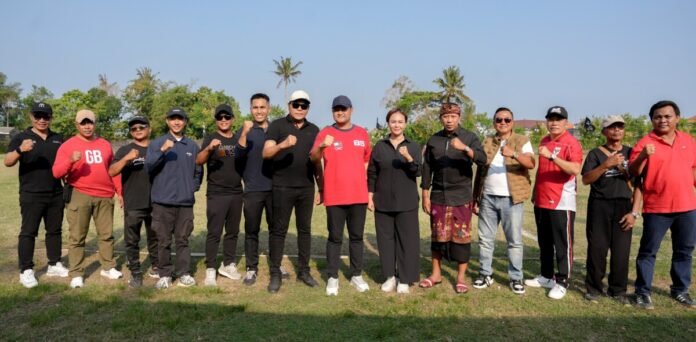 Lapangan Pratu Made Linggih, Kelurahan Kapal, Kecamatan Mengwi, menjadi arena berkumpulnya para pemain sepak bola senior dalam Turnamen Semeton GB Cup U-35 Tahun 2026, Minggu (16/8/2026).