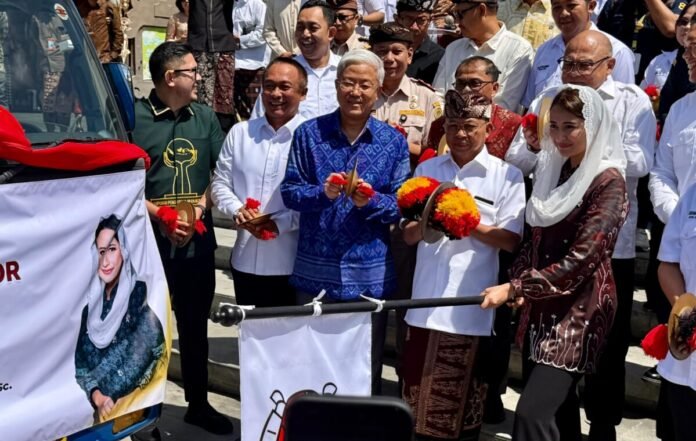 Gubernur Wayan Koster mendorong Bali menjadi hub ekspor produk Nusantara dengan mengoptimalkan potensi perdagangan dan produk unggulan daerah.