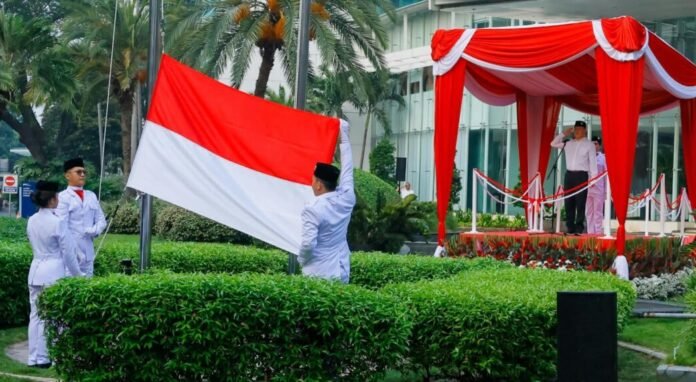 Upacara bendera memperingati 81 tahun kemerdekaan Republik Indonesia oleh insan Astra yang diikuti Direksi beserta karyawan, serta dilaksanakan oleh Grup Astra di berbagai wilayah Indonesia pada hari ini (17/8/2026)