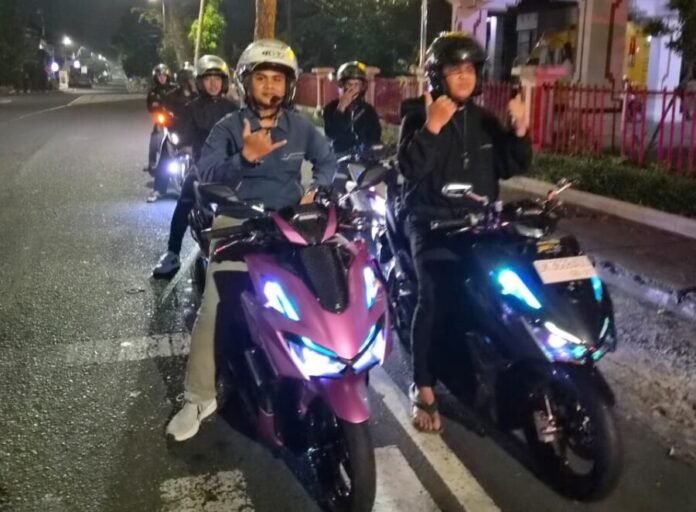 Astra Motor Bali menggelar “Vario Evo Night Ride” dengan melibatkan sekitar 150 komunitas, influencer, dan pencinta skuter untuk memperkenalkan Honda Vario Evo 160 melalui safety riding, riding test, konvoi malam, dan hiburan.