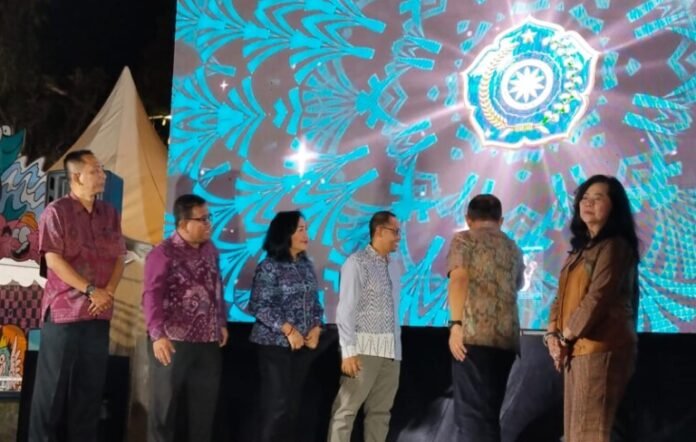 Pendataan kegiatan dan administrasi Pemberdayaan dan Kesejahteraan Keluarga (PKK) di Kabupaten Buleleng mulai diarahkan ke sistem digital. Langkah tersebut ditandai dengan peluncuran Sistem Informasi Mandala Ambararaja Pemberdayaan Kesejahteraan Keluarga (SIMANJA PKK).