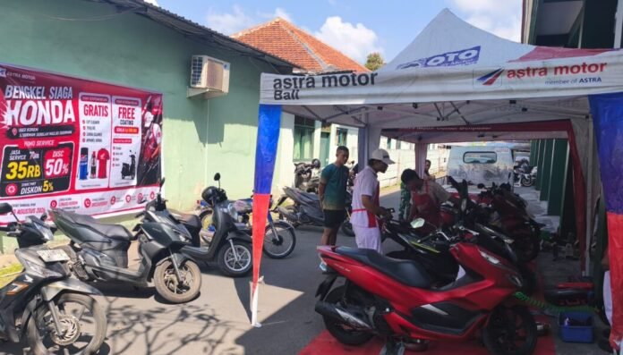 Astra Motor Bali bersama AHASS Rajawali Motor menggelar Bengkel Siaga dan Service Kunjung di Gedung Korem, Jalan Sudirman, Denpasar, Kamis (20/8/2026).