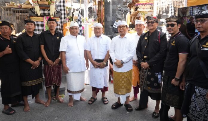Bupati Badung I Wayan Adi Arnawa menilai kemajuan ekonomi daerah harus tetap berpijak pada nilai-nilai lokal, termasuk menjaga tradisi, kehidupan masyarakat adat, serta keberadaan tempat ibadah yang selama ini menjadi bagian tak terpisahkan dari karakter dan identitas Bali.