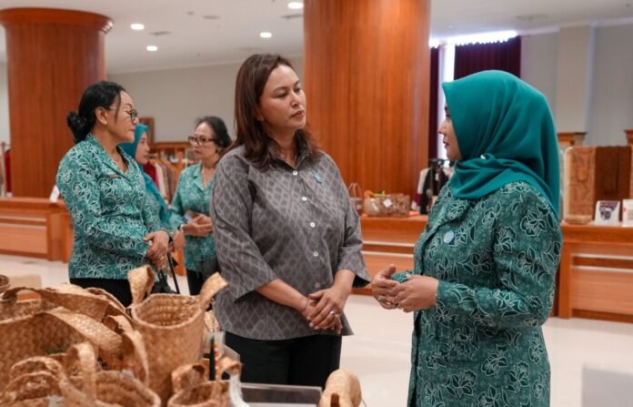 Sekretaris I TP. PKK Kabupaten Badung, Nyonya Yunita Alit Sucipta, bersama jajaran menyambut hangat kunjungan kerja (kunja) TP. PKK Kabupaten Jepara, Senin (7/9/2026).