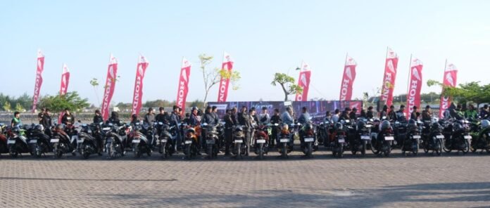 Astra Motor Bali memperkuat kebersamaan komunitas Honda Vario se-Bali melalui Vario Street Nation 2026 yang diikuti 191 riders dengan beragam aktivitas otomotif, modifikasi, lifestyle, dan kampanye keselamatan berkendara.
