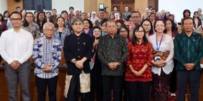 Gubernur Bali Wayan Koster membuka kegiatan Temu Ilmiah Ikatan Peneliti Lingkungan Binaan Indonesia (TI IPLBI) ke-14 yang dibuka di Aula Gedung Pascasarjana Universitas Udayana, Denpasar, Jumat (4/9/2026).