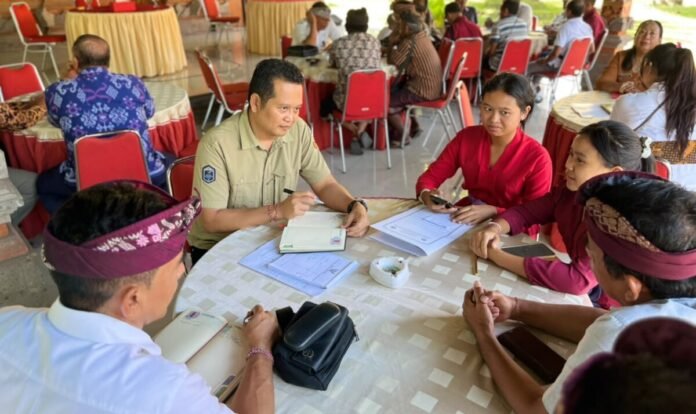 Bupati Jembrana I Made Kembang Hartawan menggelar audiensi kolektif untuk menyerap aspirasi warga secara langsung sebagai bahan penyempurnaan kebijakan pembangunan yang tepat sasaran.