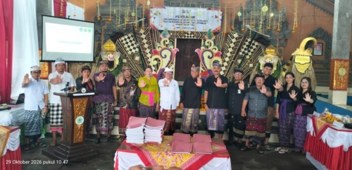 Sekda Bangli I Dewa Bagus Riana Putra menghadiri penilaian Desa Antikorupsi 2026 di Desa Sekardadi untuk memperkuat integritas, transparansi, dan tata kelola pemerintahan desa yang bersih.